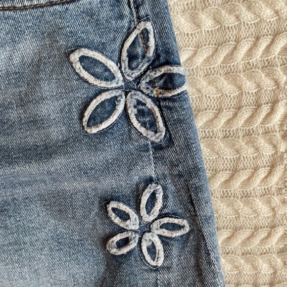 DRIFTWOOD Parker High Rise Barrel Jeans in light wash - Picture 6 of 12